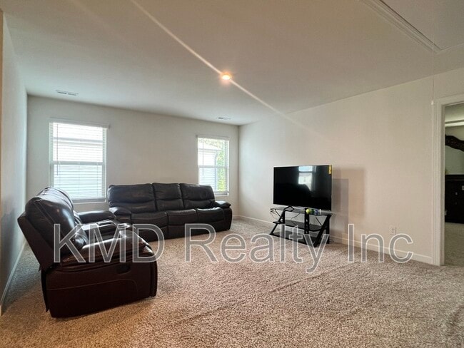 Building Photo - 8411 Flint Hill Dr
