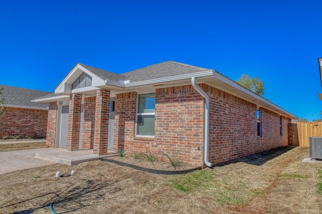 Building Photo - New Construction in Varenna Landing! Storm...