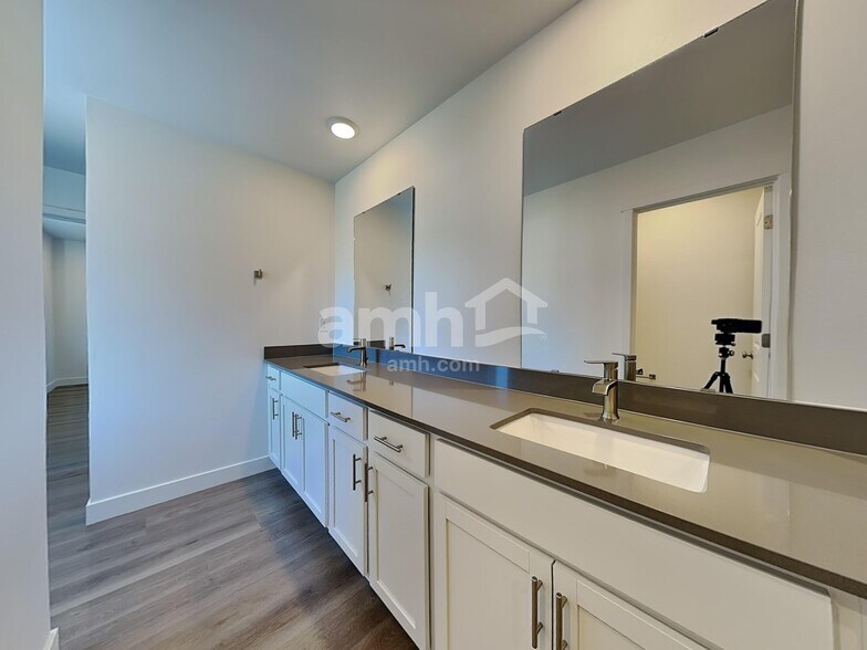 Building Photo - 7713 Brenden St SW