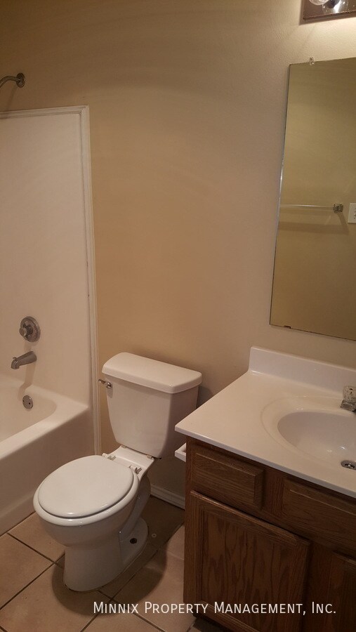 Building Photo - 515 N Kline Ave