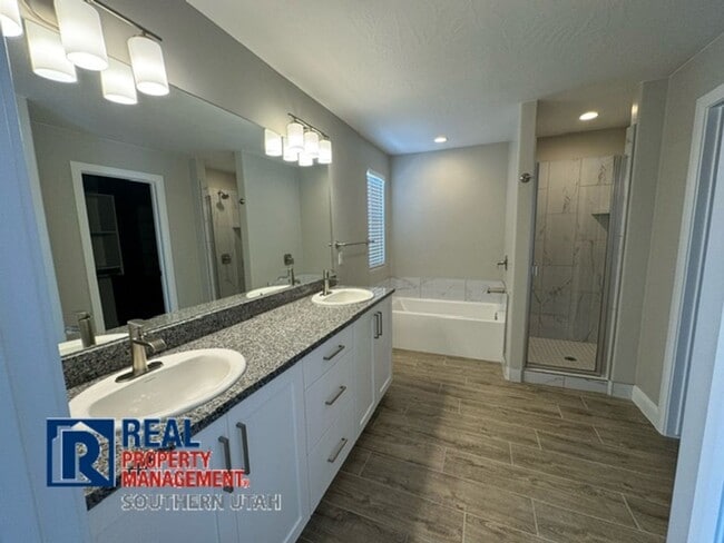 Building Photo - River Trail Townhome