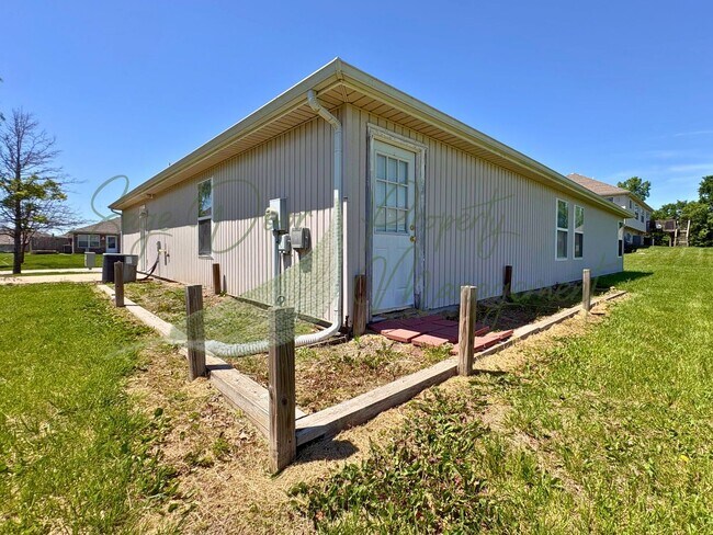 Building Photo - HOME IN GRAIN VALLEY