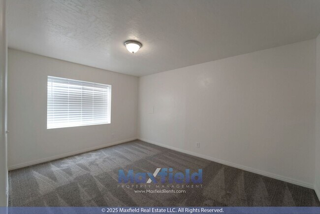 Building Photo - BRAND NEW CARPET - 6BD 4BTH 2GAR - Home in Lehi