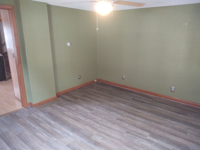 Building Photo - Great house with a big yard