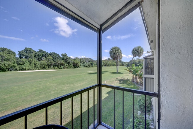 Building Photo - 8545 Casa Del Lago