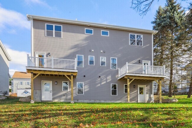 Building Photo - 120 Stowe St