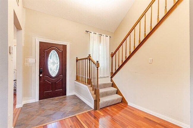 Building Photo - 20307 Hampshire Rocks Dr