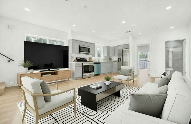 Building Photo - RECENTLY REMODELED TOWNHOME | 4 BED 4 BATH | GARAGE