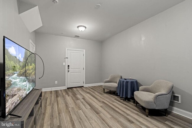 Building Photo - 428 Hurst St