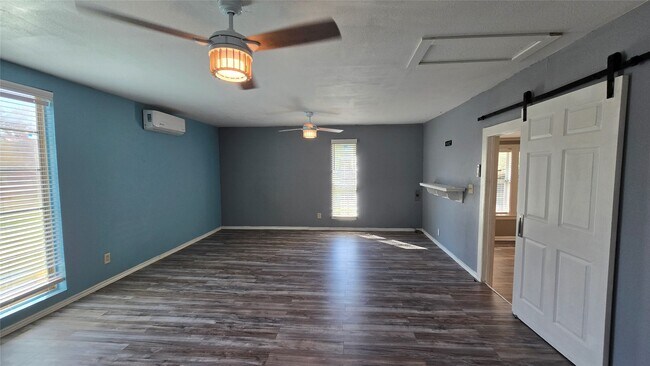 Building Photo - 2717 County Rd 3479B