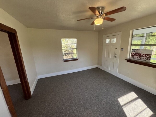 Building Photo - 2-Bedroom 1-Bath Home on Sunshine Rd!