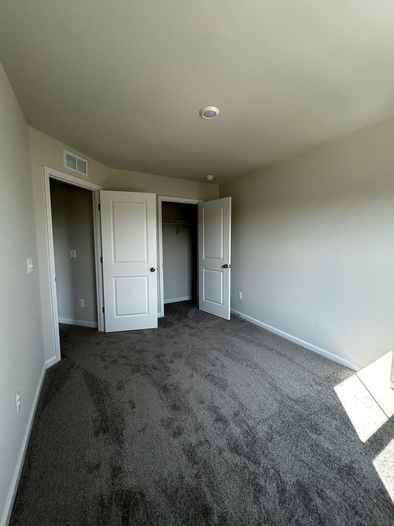 Building Photo - 8772 Whitman Dr