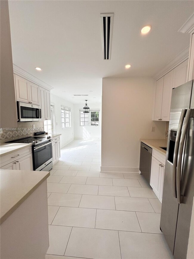 Building Photo - 2504 Alhambra Cir