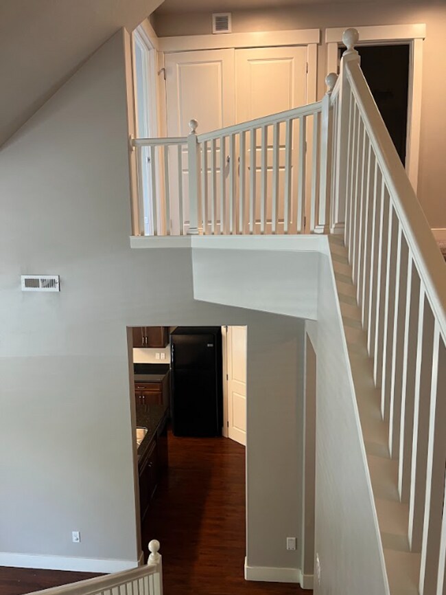 Building Photo - 3 Bedroom/2 Bathroom townhome in South Jordan