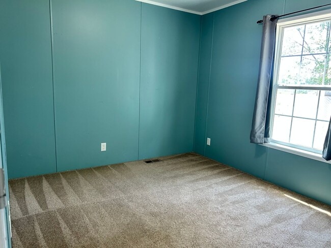 Building Photo - Spacious 4 Bedroom Home with Basement, Clo...