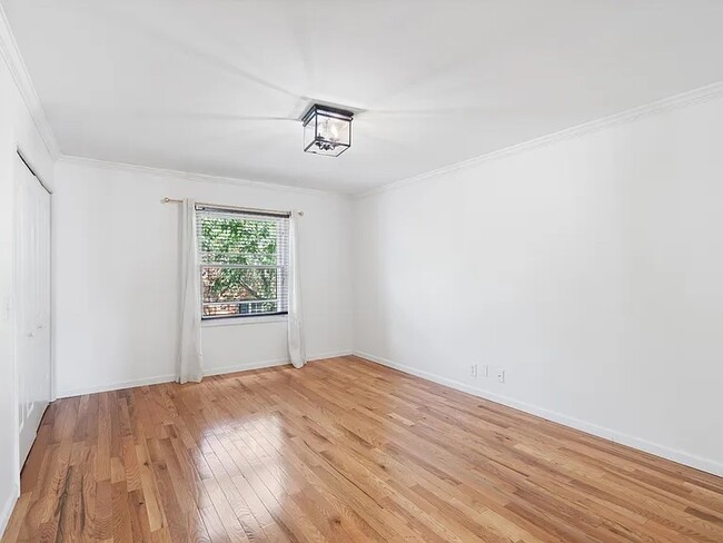 Building Photo - 5025 Hillsboro Pike