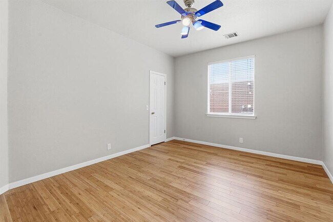 Building Photo - 4036 Barlow Dr