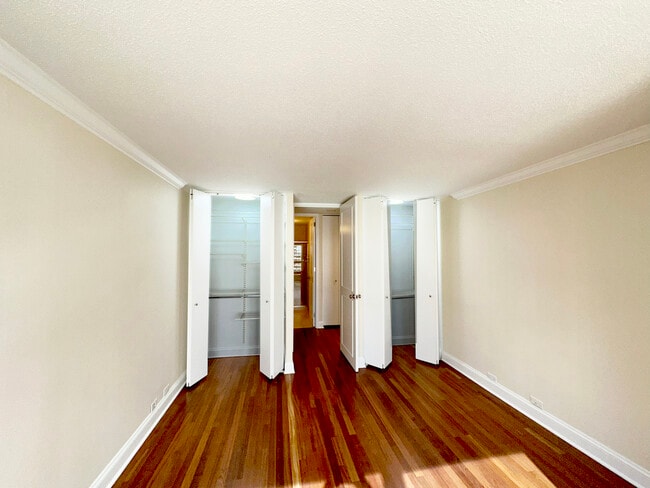 Building Photo - 360 E Randolph St
