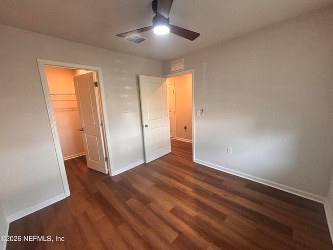 Building Photo - 45287 Red Brick Dr
