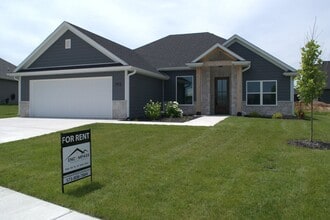 Building Photo - Beautiful 3 Bed 2 Bath Ranch In The Brooks!
