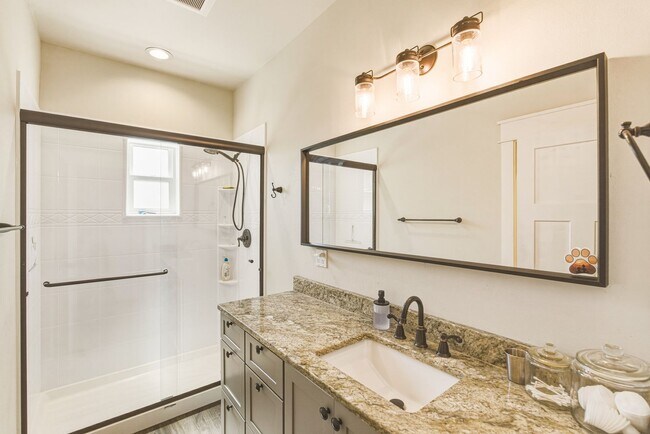 Building Photo - Bright & Spacious 4-Bedroom Haven Just Minutes from Leavenworth Village