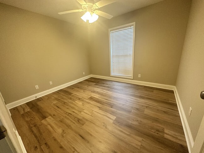 Building Photo - 916 Thunder Creek Dr