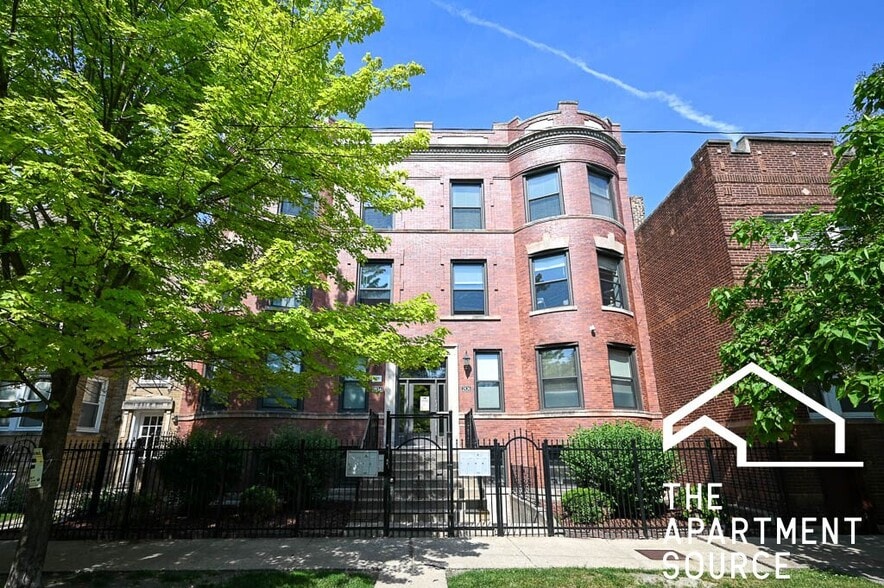 Building Photo - 2834 N Albany Ave
