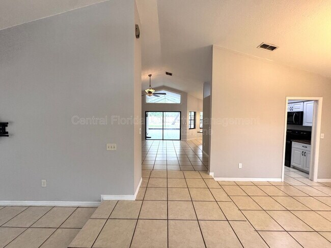 Building Photo - 721 Endeavour Dr S