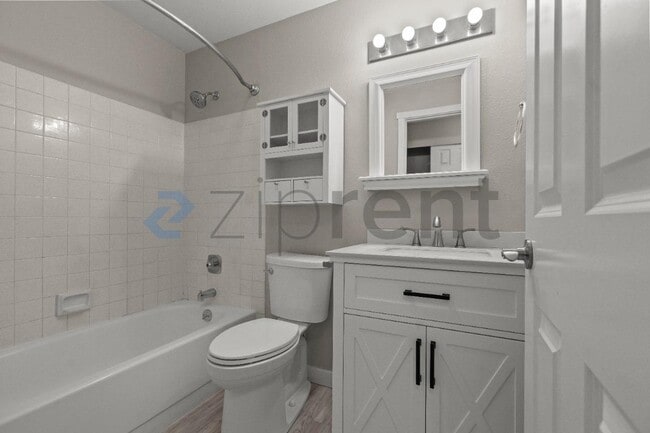 Building Photo - 2020 Grant Ave S