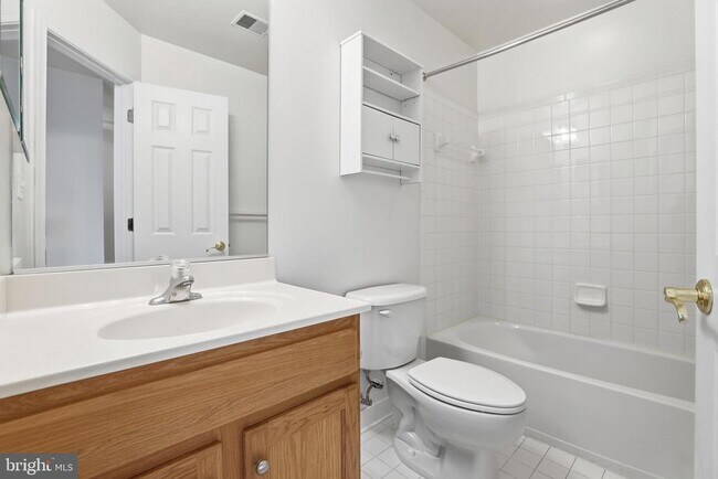 Building Photo - 6177 Derring St