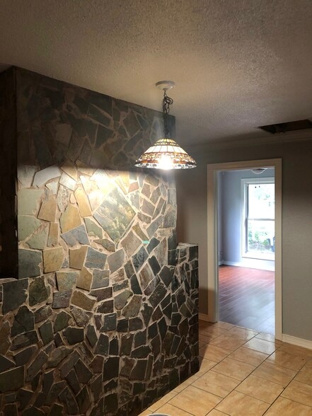 Building Photo - 502 Beacon