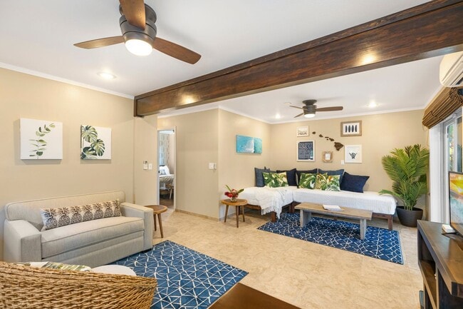 Building Photo - Well kept, private stand alone home steps ...