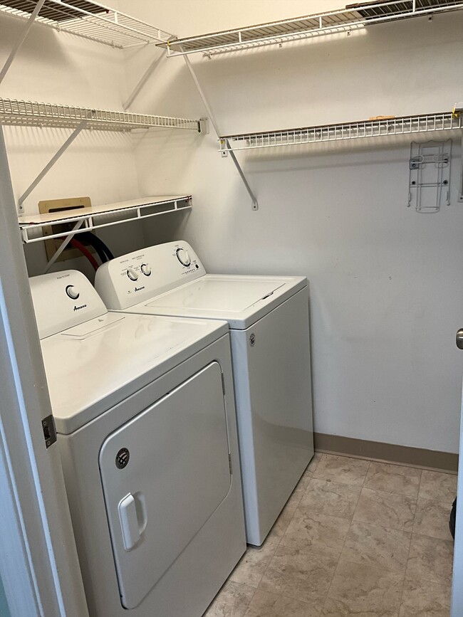 Building Photo - 15 Windsor Ct