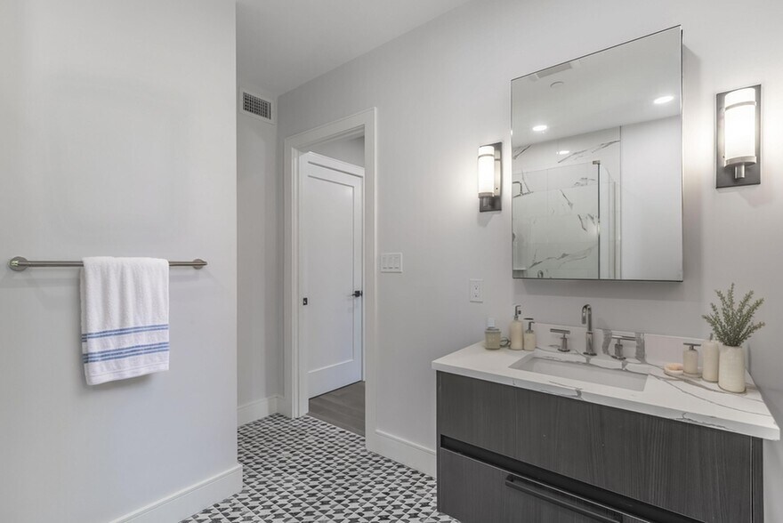 Building Photo - 169 Newbury St