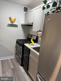 Building Photo - 2500 N Van Dorn St