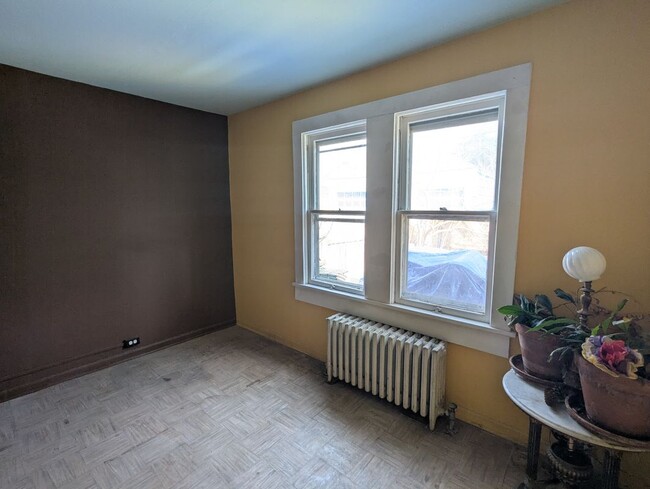 Building Photo - 107 Hawley St