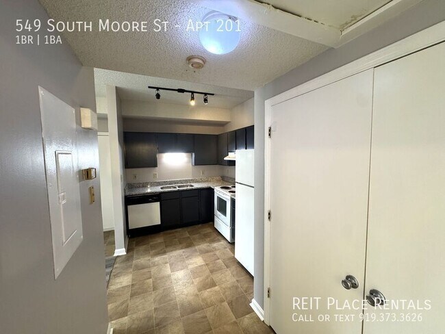 Building Photo - 549 S Moore St