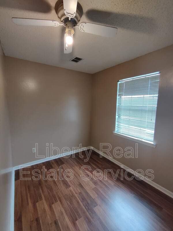 Building Photo - 709 Edgewood Ct