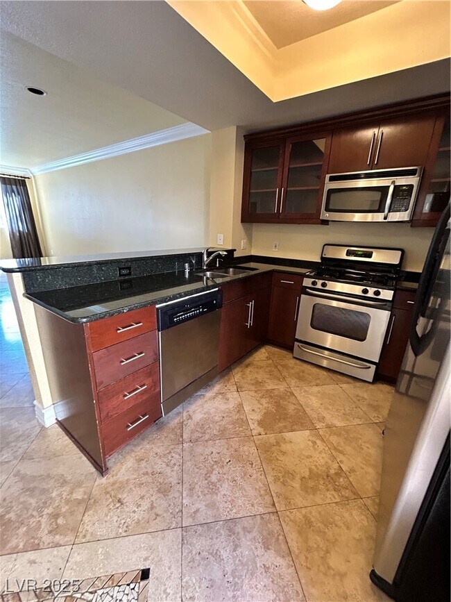 Building Photo - 220 E Flamingo Rd