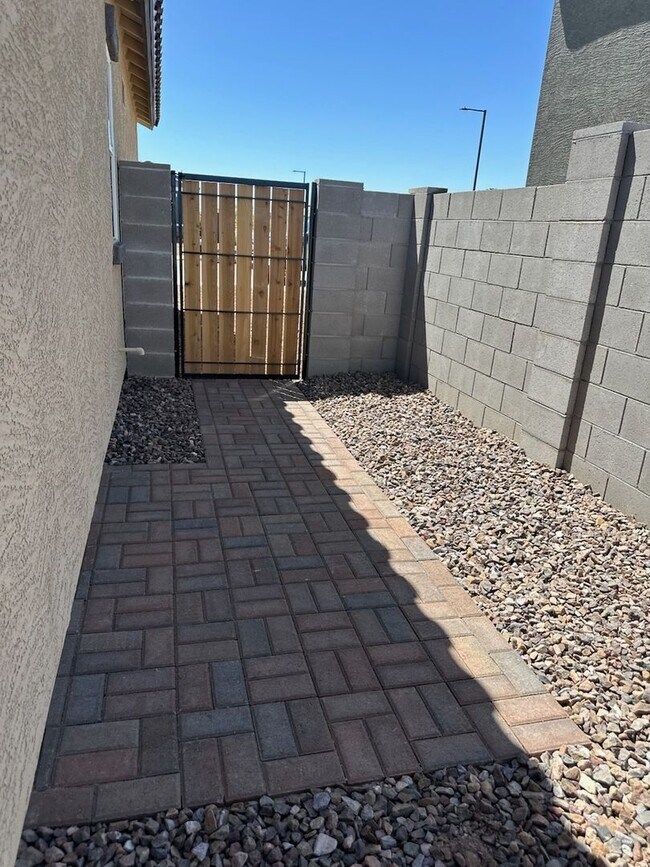 Building Photo - 20120 W Palo Verde Dr