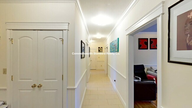 Building Photo - 27 Glenville Ave