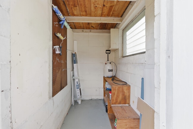 Building Photo - 511 E Rich Ave