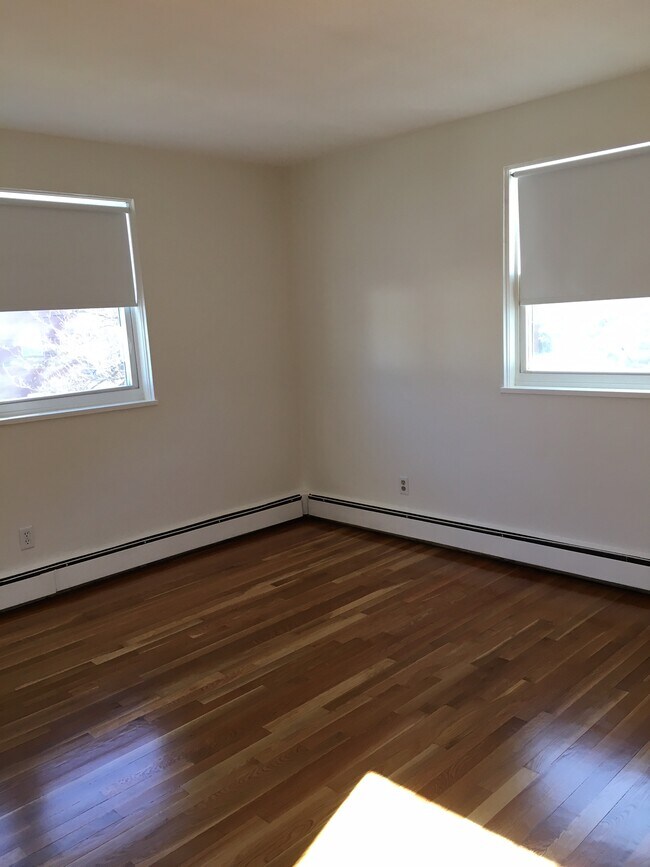 1st bedroom - 51 Warren St
