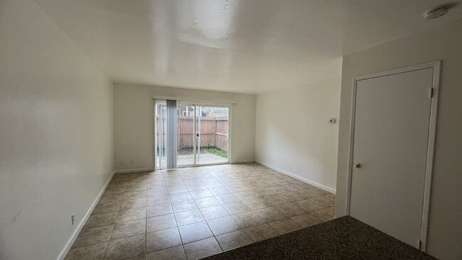 Building Photo - ** Move in special $1995 moves you in - Includes Deposit and January 2026 Rent. ** Updated interi...
