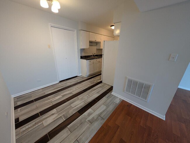 Building Photo - 17515 Sandalwood Dr