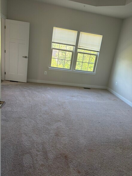 Building Photo - 9623 Tall Oaks Rd
