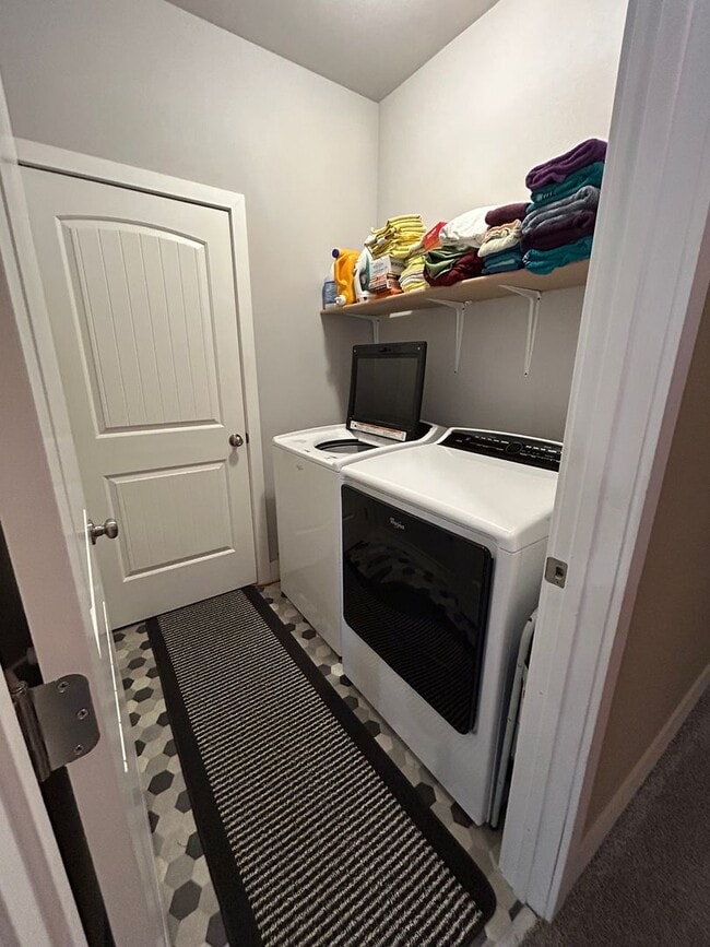 Building Photo - Enjoy space & countryside with this 3 bed ...
