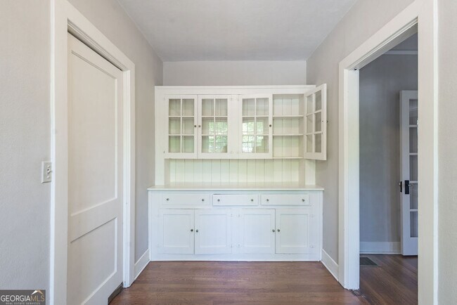 Building Photo - 356 Jackson St