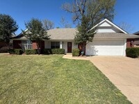 Building Photo - 2302 Brookhaven Dr