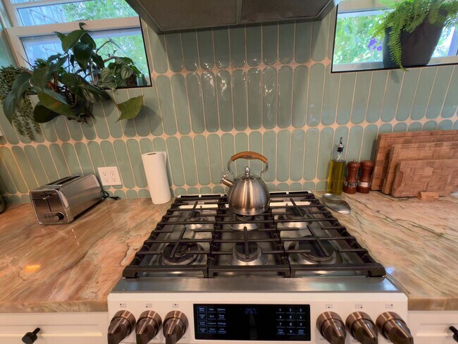 Building Photo - 3148 College Ave